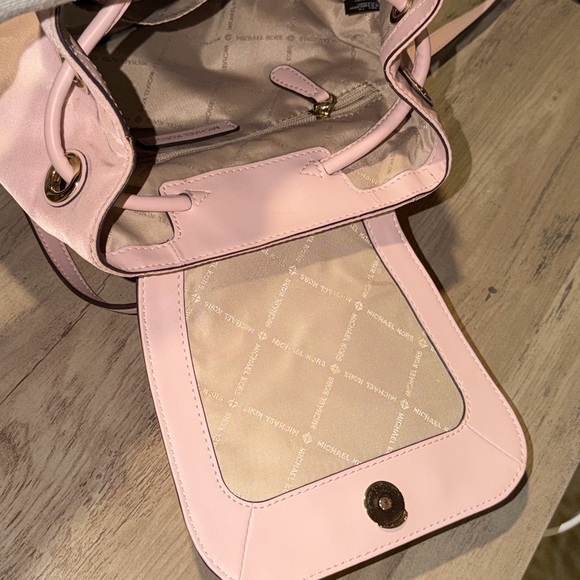 Michael Kors Abbey MD Cargo Backpack Blossom - Picture 9 of 11